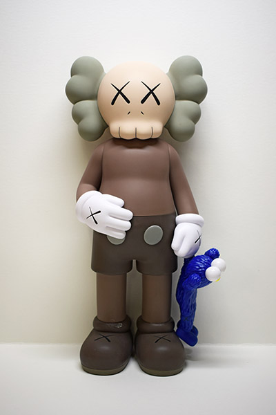 MEDICOM TOY - #1 KAWS FAMILY BROWN/BLUE/WHITE カウズ カウズ展の+