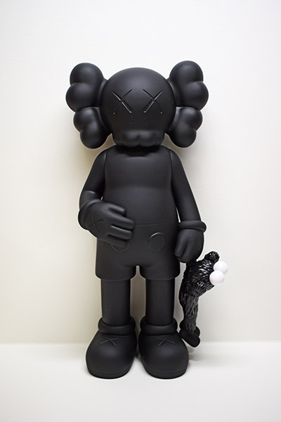 KAWS SHARE BLACK www.krzysztofbialy.com